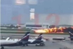 飞机事故视频,飞机事故现场还原，揭秘事故瞬间